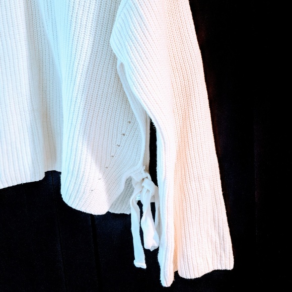 Side tie sweater - Picture 7 of 8